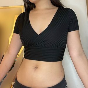 ROMWE Black lined V Neck Crop Top